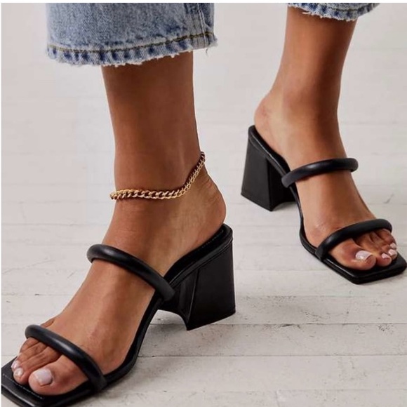 NWT Free People Black Strappy Block Heel Sandals gorgeous Sz 7.5 - Picture 2 of 13
